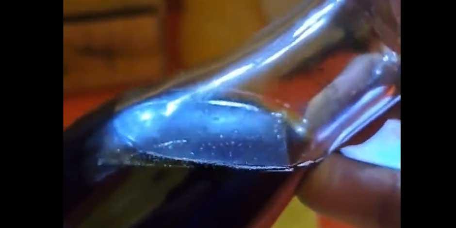 Encuentran un 'objeto extraño dentro de una botella de Coca Cola' en taquería de Tlalpan