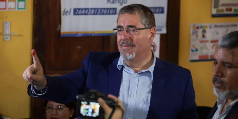 Bernardo Arévalo gana elecciones presidenciales en Guatemala.