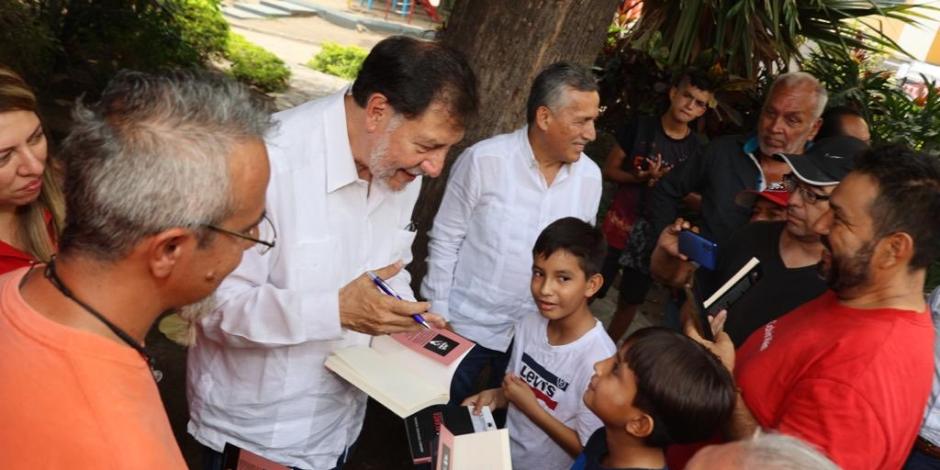 El petista en un recorrido en Colima, ayer.
