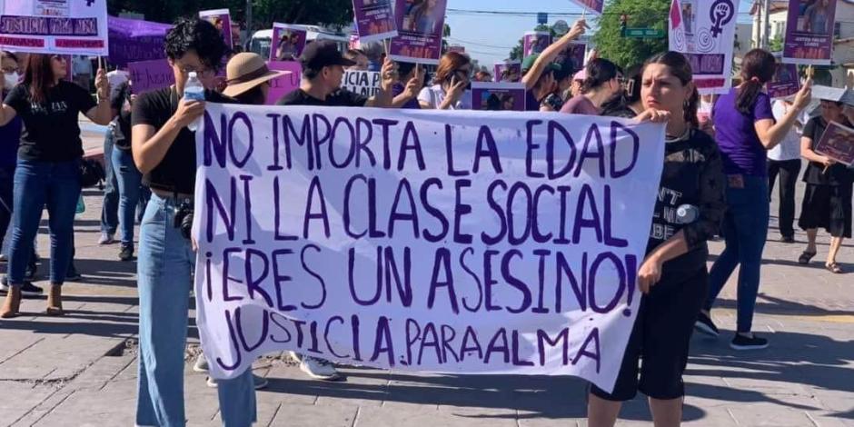 Durante la caminata de ayer, las y los manifestantes exigieron que este viernes, Hilario “N”, el feminicida de la joven Alma Lourdes, sea vinculado a proceso penal.