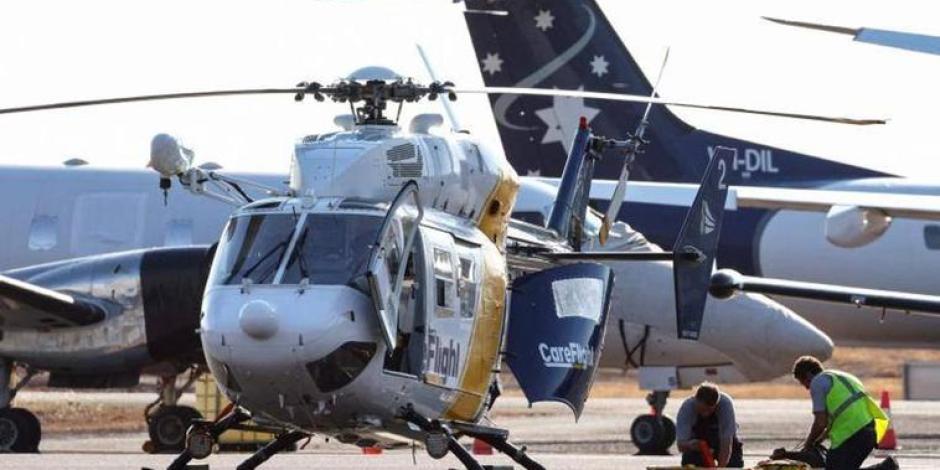 Trabajos de rescate para transportar a los heridos en el accidente del avión militar estadounidense en Australia