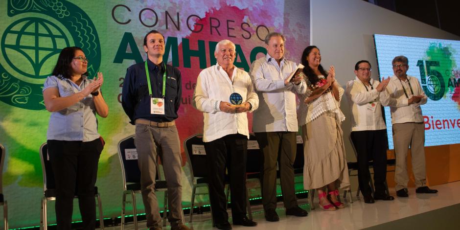 Al inaugurar el XV Congreso Anual de la Asociación Mexicana de Horticultura Protegida (AMHPAC), Víctor Villalobos expresó que hay retos nuevos y añejos que se resolverán de manera interinstitucional, con la participación de los sectores público y privado y de la mano de la investigación y la innovación