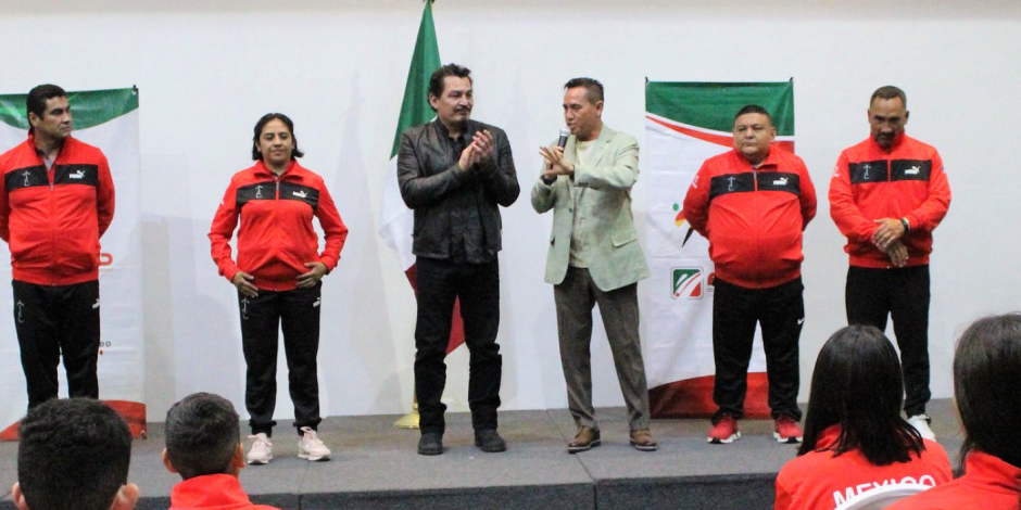 José Manuel Figueroa apoya a la selección de Taekwondo