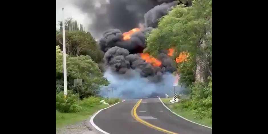 Explosión de pipa cobra ocho vidas en la carretera federal México-Acapulco