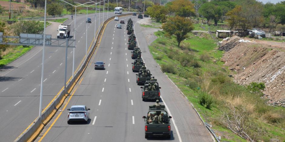 Integrantes del Ejército Mexicano y de la GN arribaron, ayer, a Michoacán.