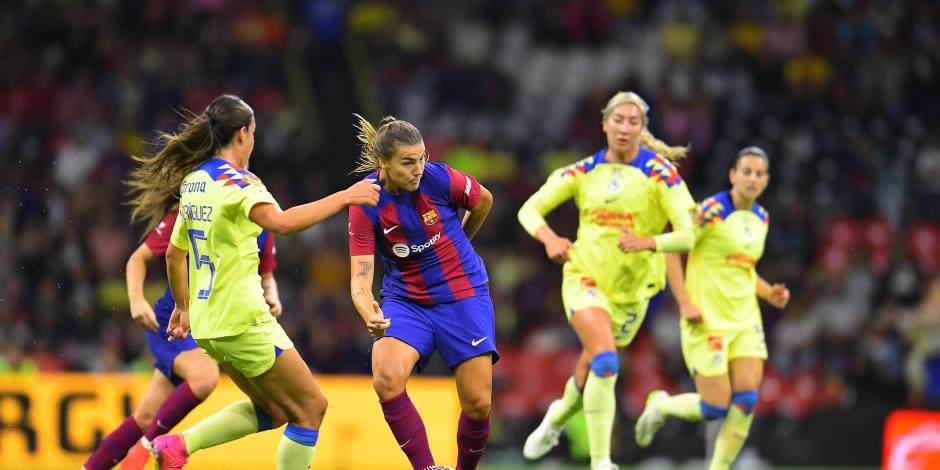 Una acción del América Femenil vs Barcelona Femenil, partido amistoso internacional en el Estadio Azteca, el 29 de Agosto de 2023.