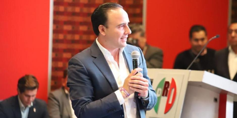 Manolo Jiménez presenta modelo Coahuila ante legisladores federales del PRI.