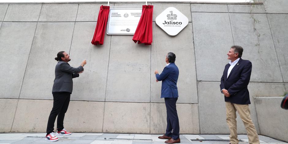 Inauguran andador Chivas; lo dedican a Jorge Vergara y Martínez Garza