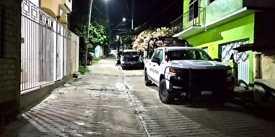 Elementos de la Guardia Nacional patrullan las calles de la cabecera municipal tras el ataque del pasado martes.