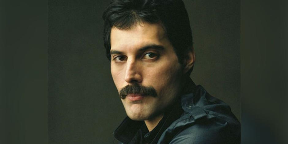 Subastan piano de Freddie Mercury.