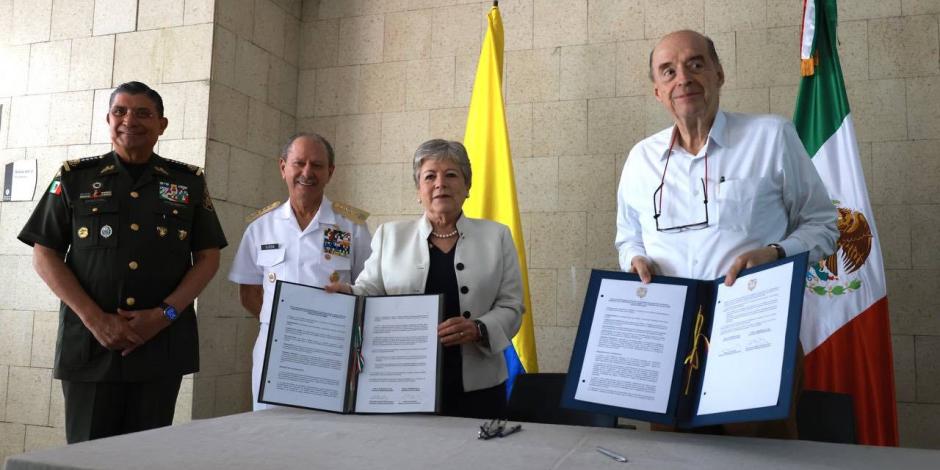 La canciller Alicia Bárcena durante la firma de la carta de intención en materia de cooperación bilateral entre México y Colombia.