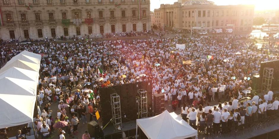 Miles protestan en Chihuahua contra nuevos libros de texto gratuitos.
