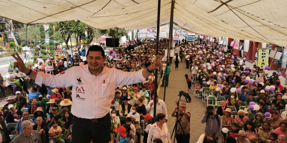 Alejandro Armenta fue recibido por más de cinco mil personas en Palmar de Bravo.