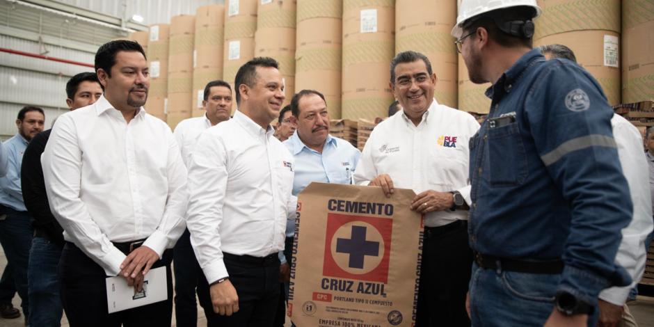 Cooperativa La Cruz Azul inaugura fábrica de sacos en la Planta de Cemento Cruz Azul CYCNA de Oriente, ubicada en municipio de Palmar de Bravo, en el estado de Puebla.