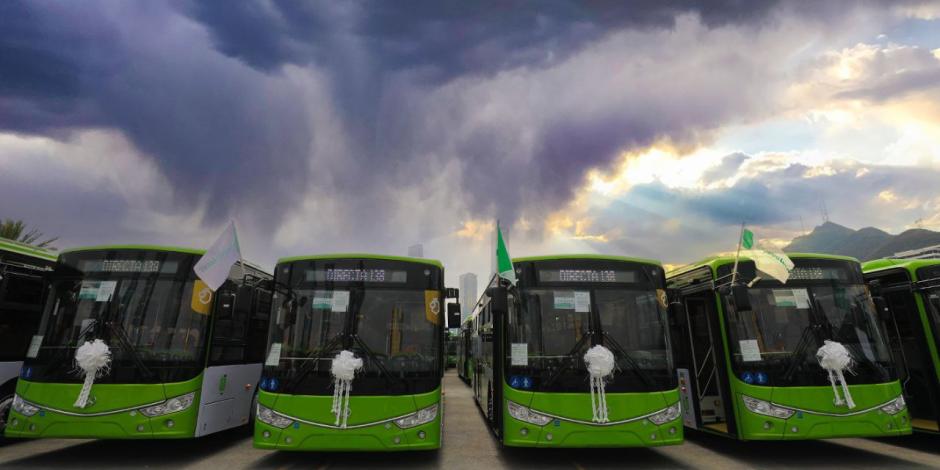 Nuevo León avanza hacia una movilidad moderna con la incorporación de 250 unidades de transporte ecológico.
