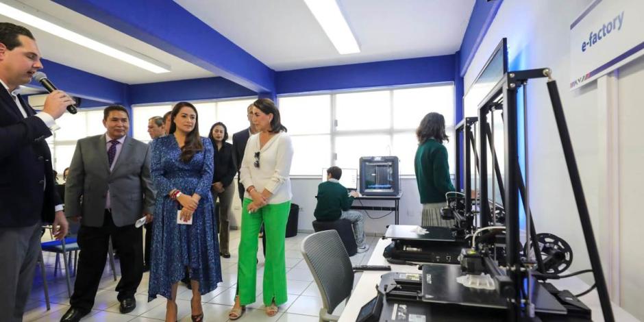 Tere Jiménez inaugura aula inteligente en Jesús María, Aguascalientes.