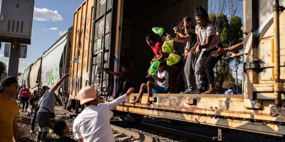 Migrantes a bordo de La Bestia, el pasado 10 de septiembre en Zacatecas.