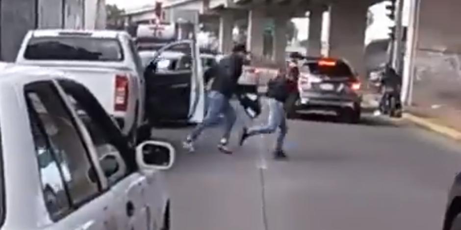 Captan presunto asalto en calles del Estado de México.