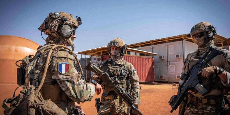 Francia retira presencia militar en Níger a 2 meses del golpe de Estado que derrocó a Mohamed Bazoum, quien está preso.