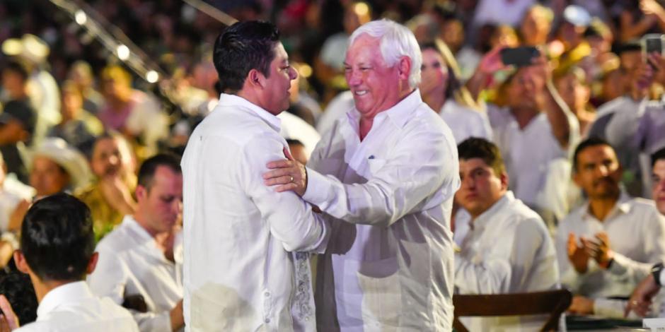 El titular de Sader felicita al Gobernador Ricardo Gallardo por sus logros en San Luis Potosí.