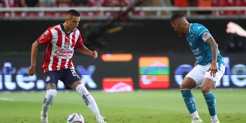 Una acción del Chivas vs Mazatlán, partido de la Jornada 11 del Apertura 2023 de la Liga MX