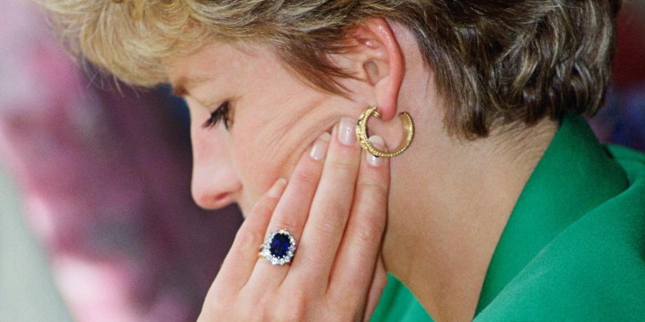 El anillo de la princesa Diana, por ejemplo, no es precisamente un diamante.