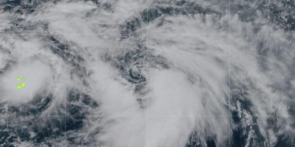 Esta imagen satelital proporcionada por la Oficina Nacional de Administración Oceánica y Atmosférica (NOAA por sus siglas en inglés) el jueves 28 de septiembre de 2023 a las 11:11 de la mañana, muestra a la tormenta tropical Rina formándose en el océano Atlántico.