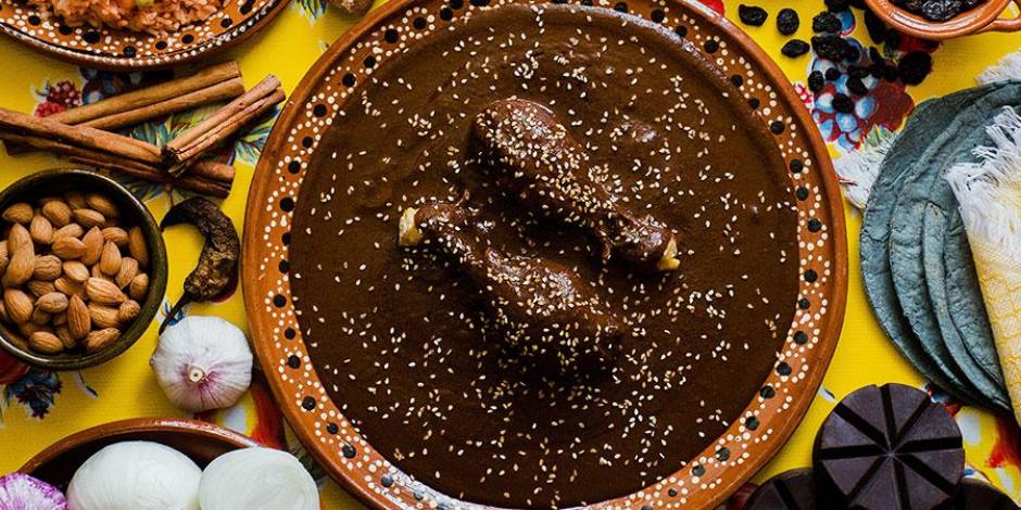 El mole es uno de los platillos típicos mexicanos más deliciosos.