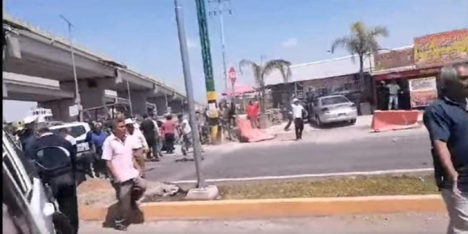 Pobladores de Tonanitla y policías de Tecámac se enfrentaron con piedras y balazos en los límites de ambos municipios del Estado de México por problemas en los límites territoriales.