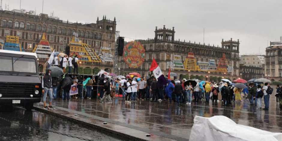 Manifestantes procedentes de la Plaza de las Tres Culturas permanece en Circuito Plaza de la Constitución