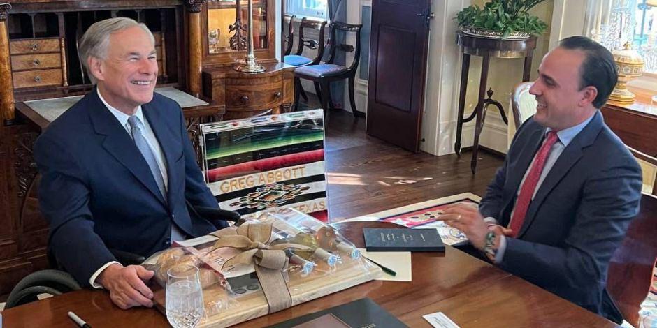 Manolo Jiménez se reúne con Greg Abbott, gobernador de Texas.