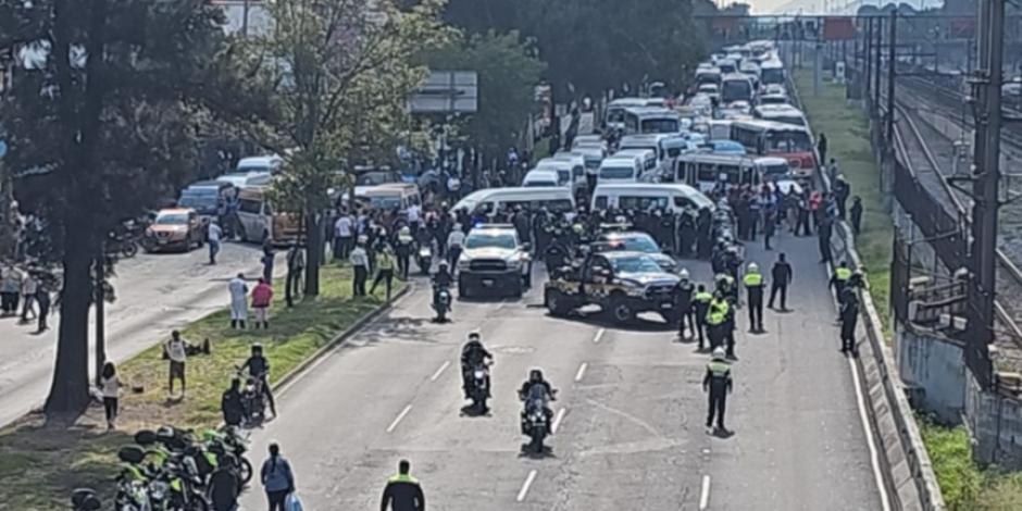 Transportistas bloquean en estas vialidades del sur de la CDMX para exigir destitución del secretario de Movilidad, Andrés Lajous.