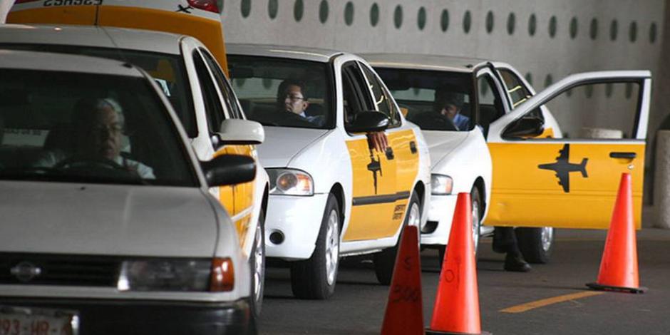 AICM retira puntos de venta de base de taxis Sitio 300 por adeudo de 60 millones de pesos.