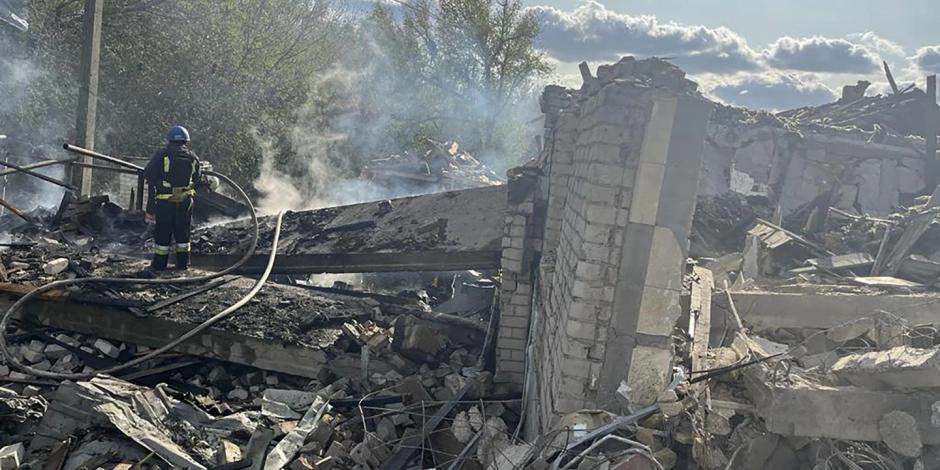 Ataque mortífero ruso cobra la vida de 50 personas en tienda del pueblo de Hroza, una de las zonas recuperadas por Ucrania en septiembre de 2022.