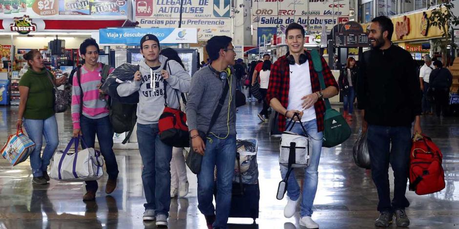 La Terminal de Autobuses de Toluca con presencia de estudiantes en periodo vacacional.