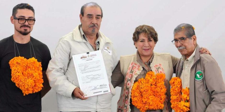 Delfina Gómez entrega 4 mil documentos agrarios a ejidatarios y comuneros.