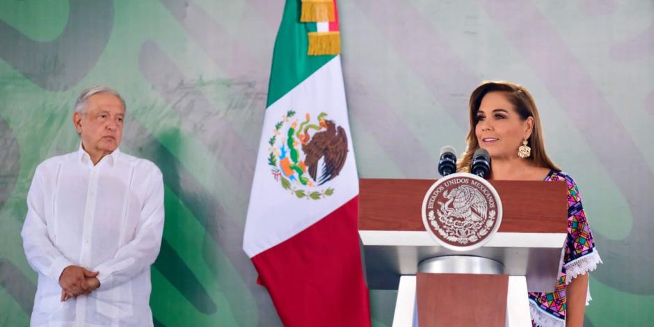 Mara Lezama, gobernadora de Quintana Roo, con AMLO este viernes 6 de octubre del 2023.