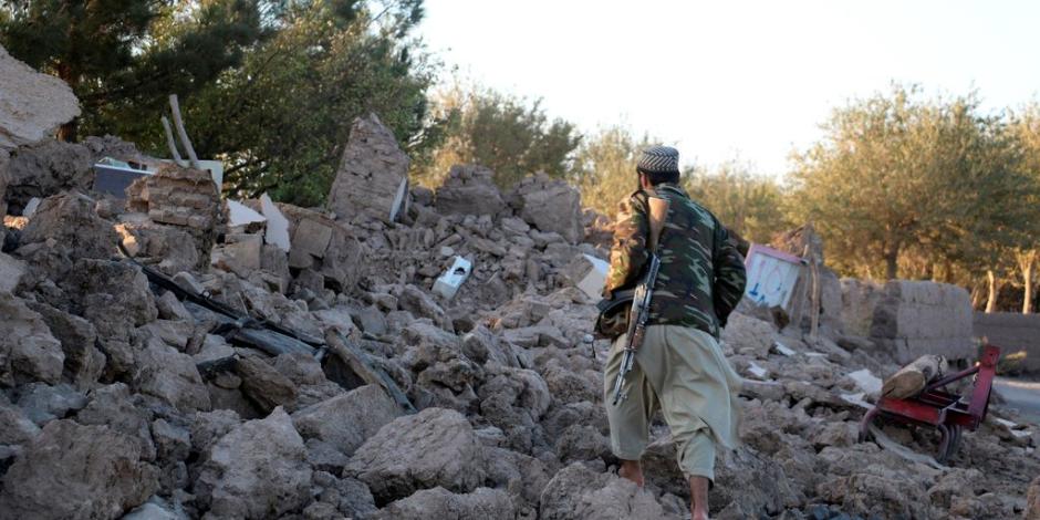Ruinas después del terremoto en Afganistán.