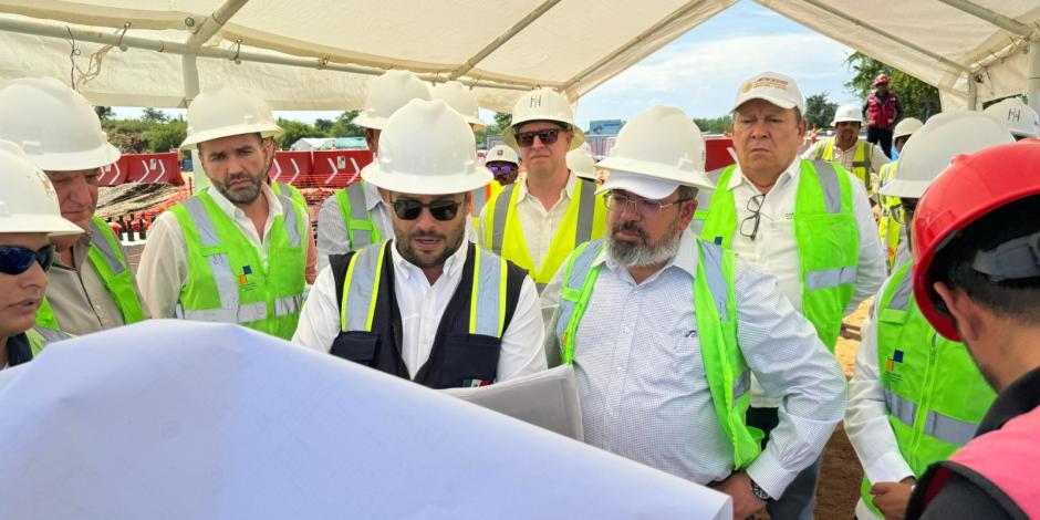 Jorge Nuño Lara supervisa la construcción de la autopista Barranca Larga-Ventanilla, beneficiando a más de 116,000 habitantes
