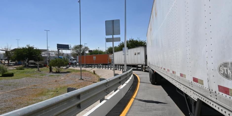 Texas suspende revisiones rigurosas a camiones de carga procedentes de México