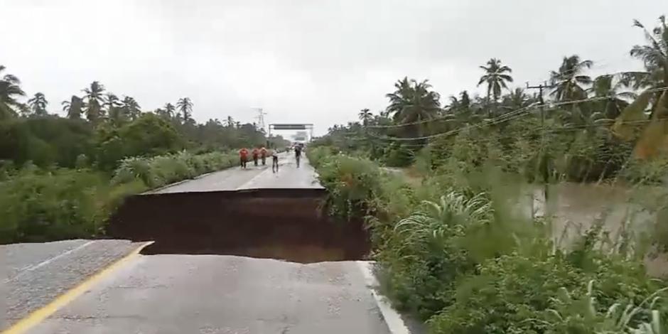 Colapso de la carretera Acapulco-Zihuatanejo, ayer.