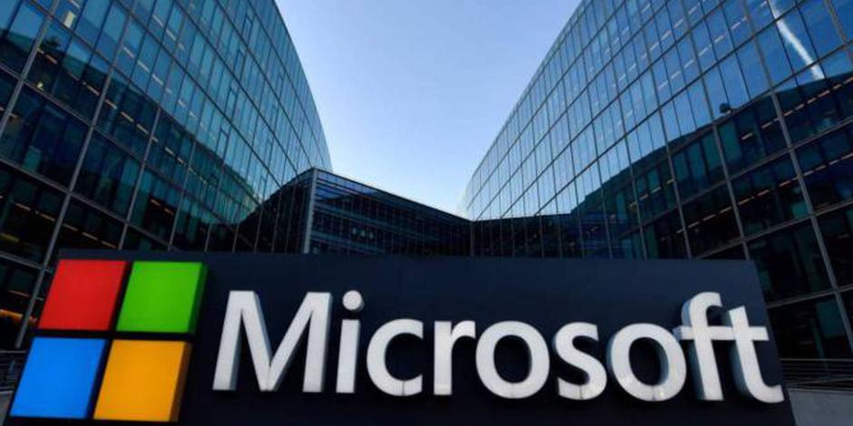 Falla de Microsoft genera afectaciones en aeropuertos, bancos...