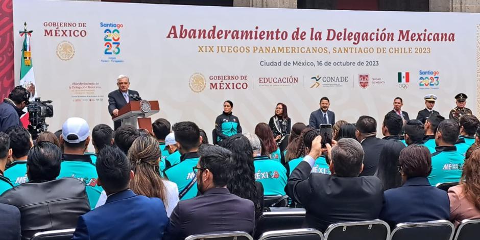 AMLO abandera a la delegación mexicana que participará en los Juegos Panamericanos 2023 en Santiago de Chile