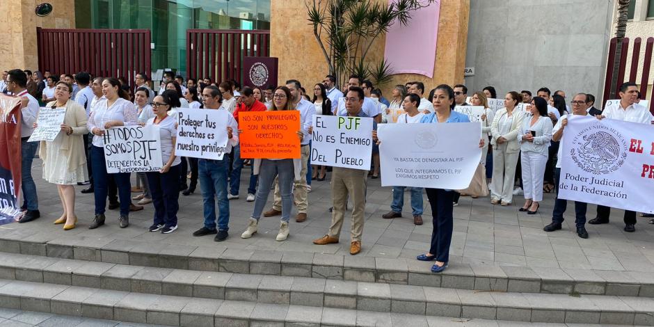 En entidades como el Estado de México, Puebla y Morelos, los trabajadores salieron a “defender sus derechos