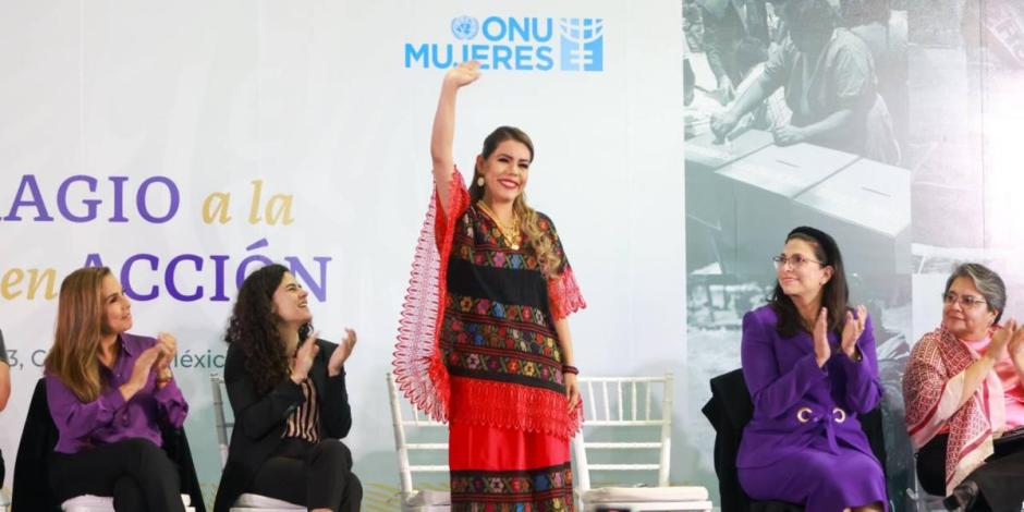 Evelyn Salgado conmemora el 70 aniversario del voto de las mujeres en México.