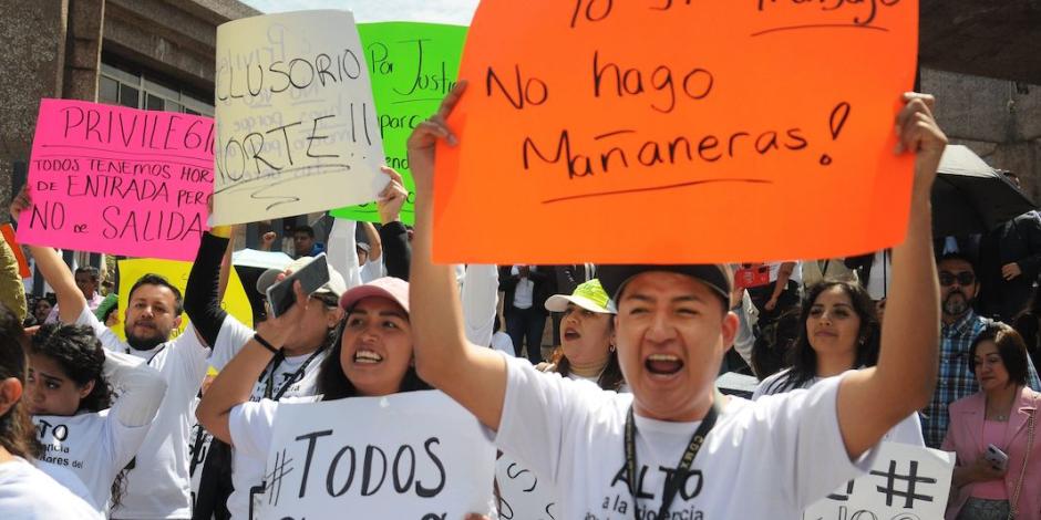 Trabajadores del PJ protestaron ayer, afuera de la sede de San Lázaro.