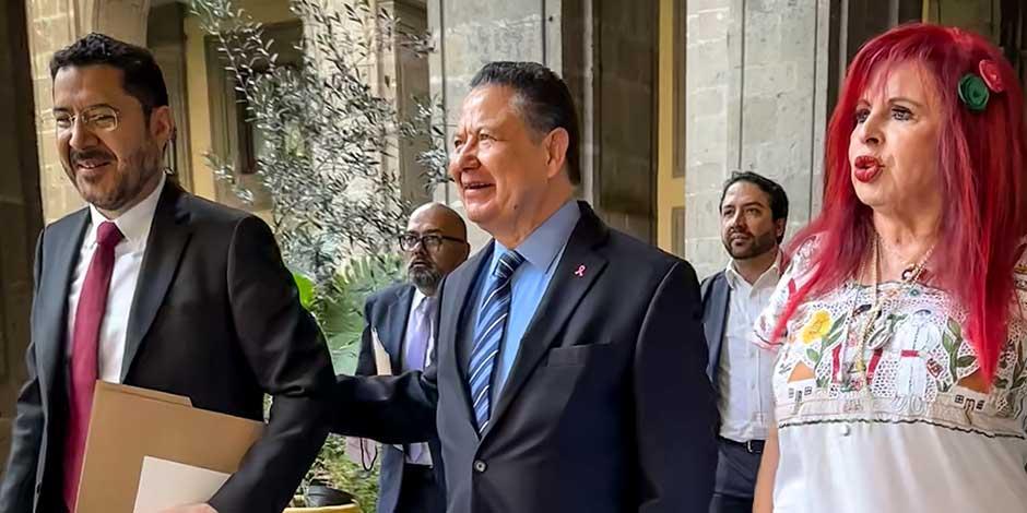 El gobernador de Hidalgo, Julio Menchaca, acompañado de Layda Sansores de Campeche y Martí Batres, jefe de Gobierno de la CDMX