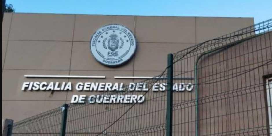 Fiscalía de Guerrero detiene a 4 hombres con armas largas y drogas.