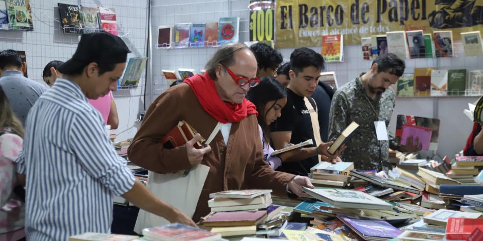 Asistentes a la Feria del Libro, el pasado 21 de octubre.