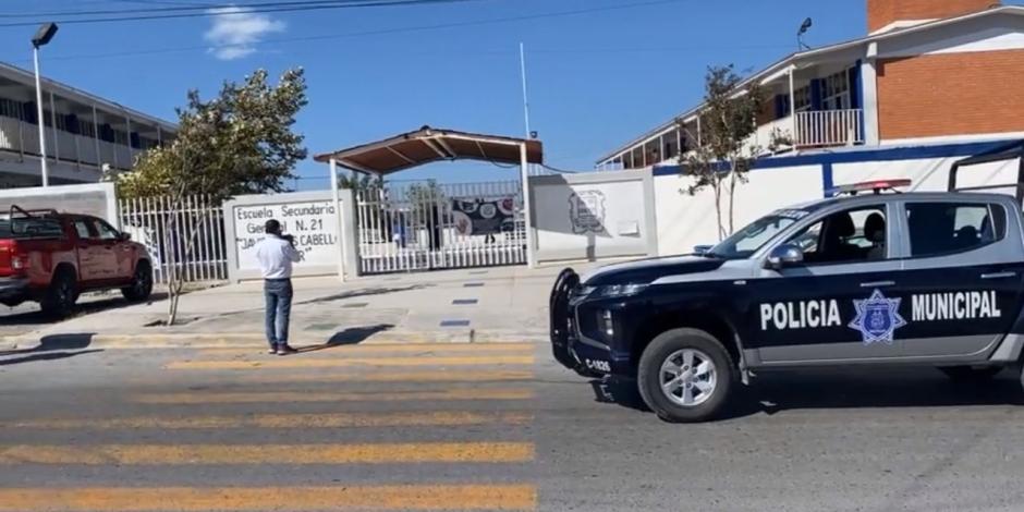 Un estudiante de secundaria encontró muerta a su maestra de Física debajo de las escaleras de la escuela en Saltillo, Coahuila.